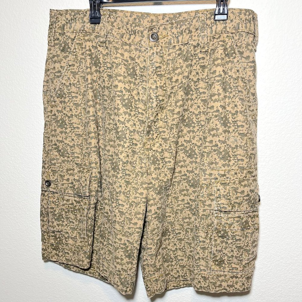 Men's Levi's Cargo shorts - Size 36w
